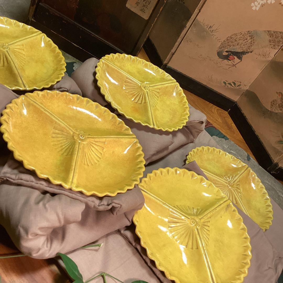 【特別出品】　懐石道具　黄交趾焼　源内焼　三つ扇皿　　５枚揃　供箱
