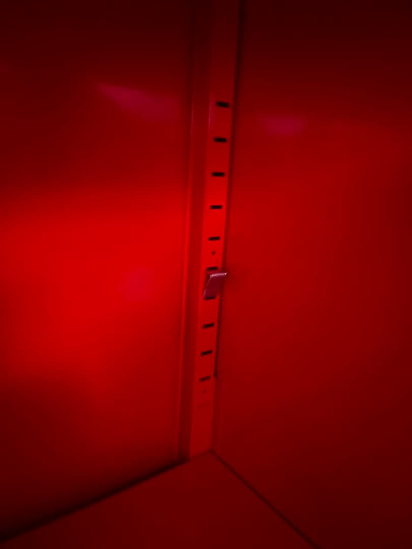 【廃盤品】 IKEA 赤いキャビネット 訳あり