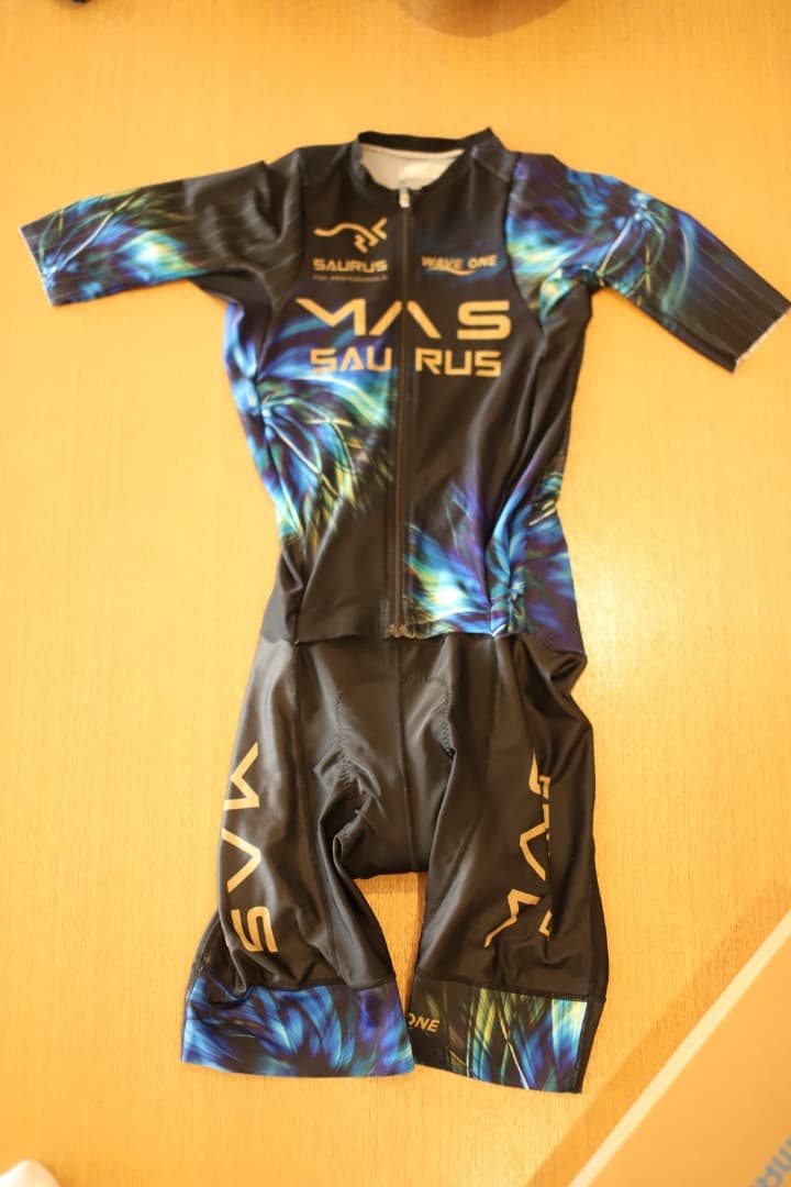 MAS X SAURUS WAVE ONE サイクルジャージ「マサ・高倉正善」
