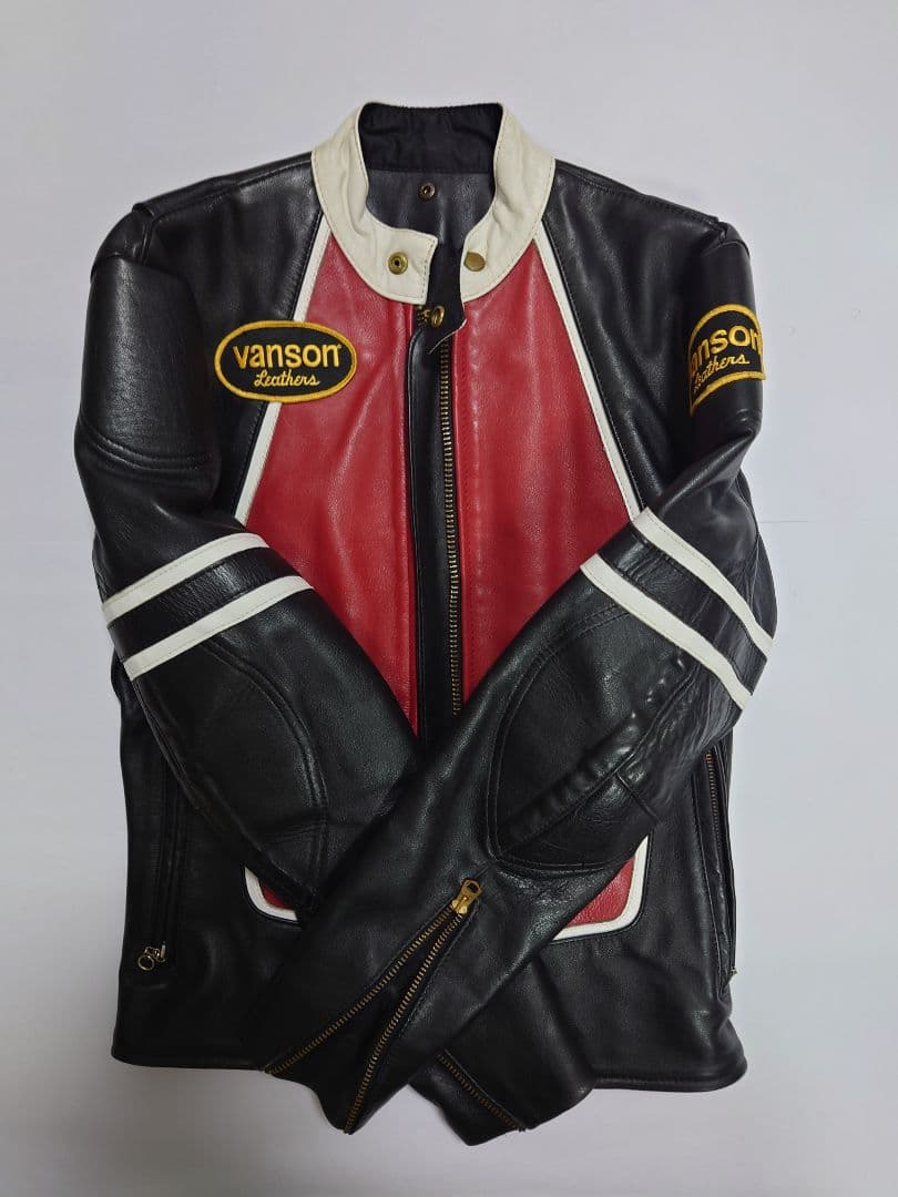 vansonレザーシングルライダースジャケット シンプルだから自分でドレスアップ