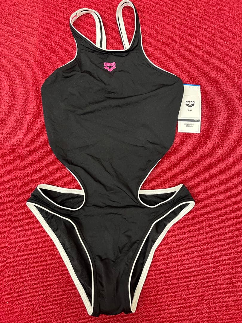 アリーナ水着　モノキニタイプ　サイズO 試着品　新品タグ付き