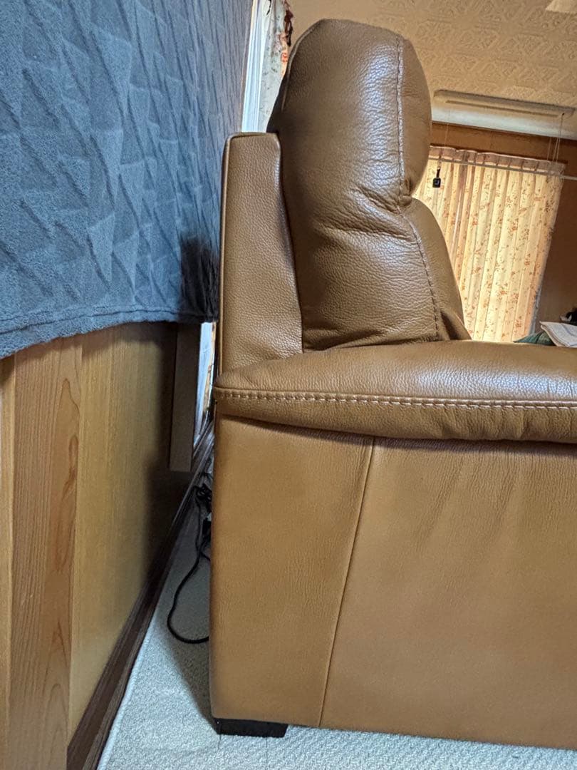 【本皮・送料込】ニトリ2人用右電動リクライニングソファ (ナツッジ社）