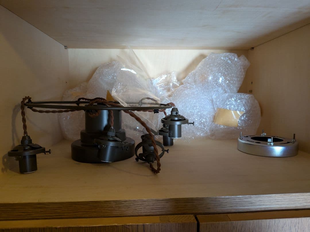 B company 天井　照明シャンデリア 4灯 吊り下げ式 ガラス