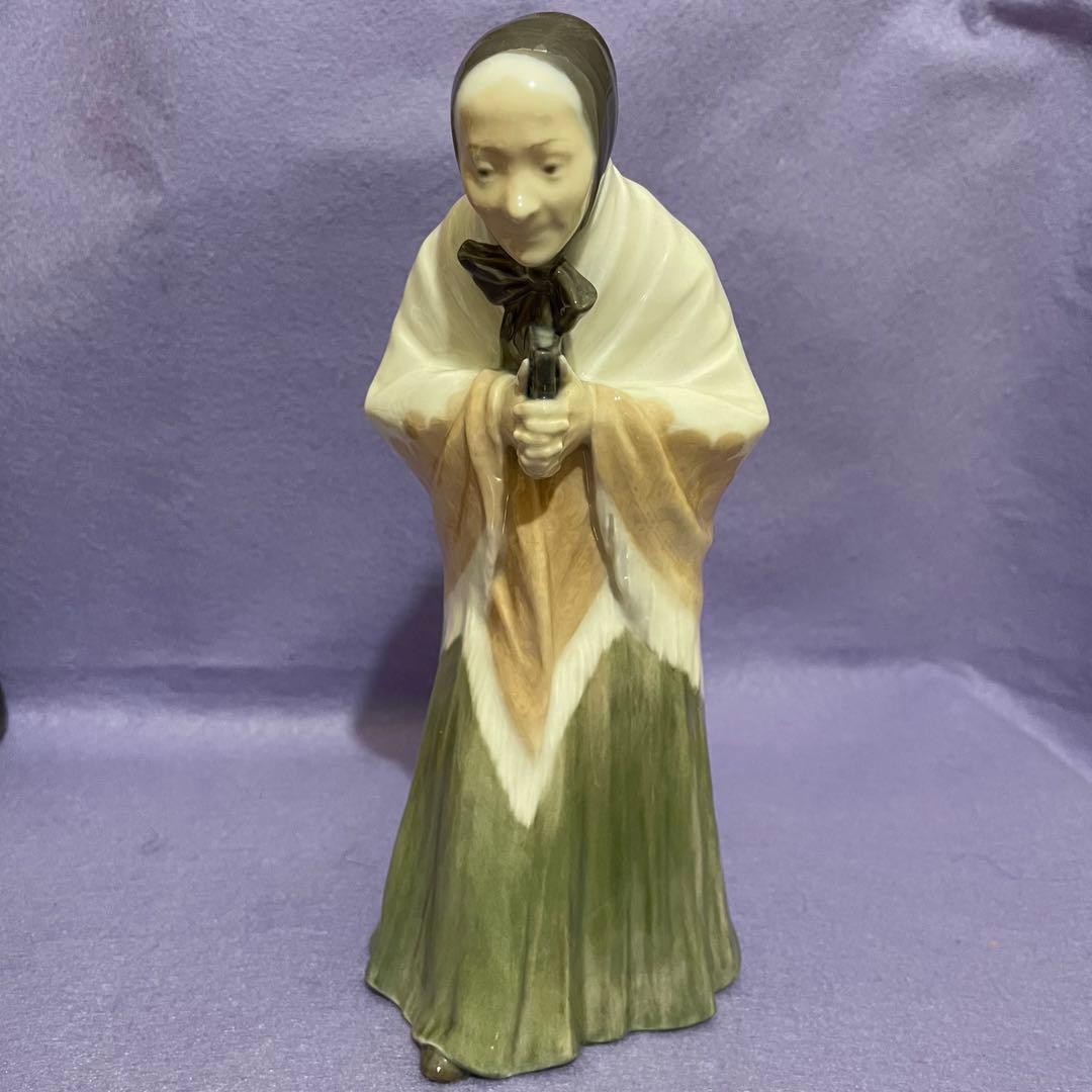 稀少ロイヤルコペンハーゲン フィギュリン892教会に行く人Church Goer