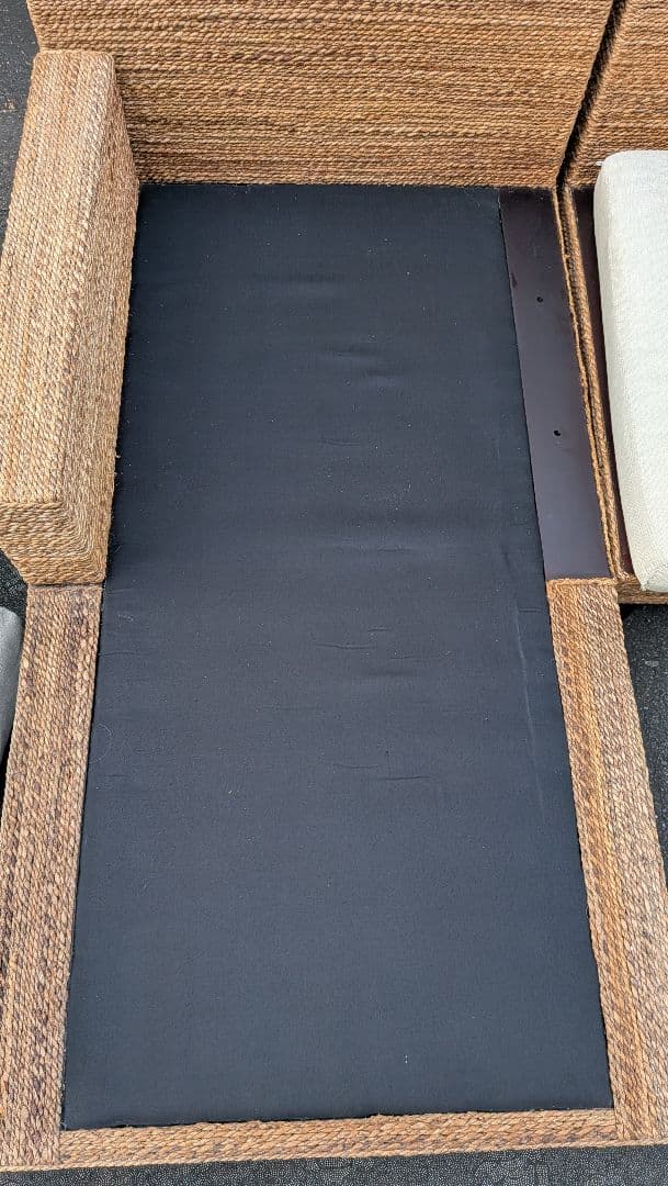 ①【写真右側】KAJA FARGO/オミソファ 3人がけ