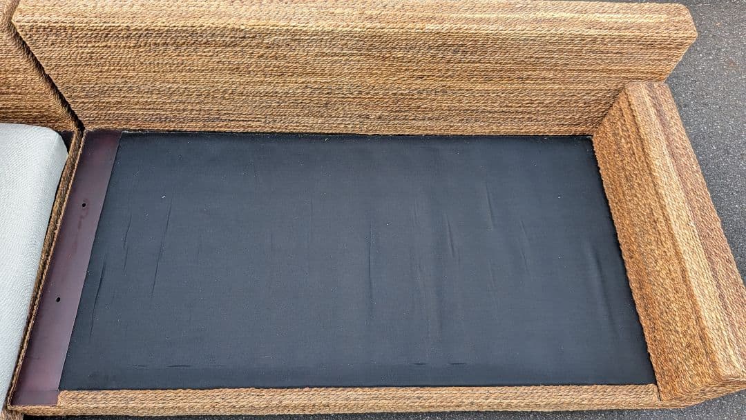 ①【写真右側】KAJA FARGO/オミソファ 3人がけ