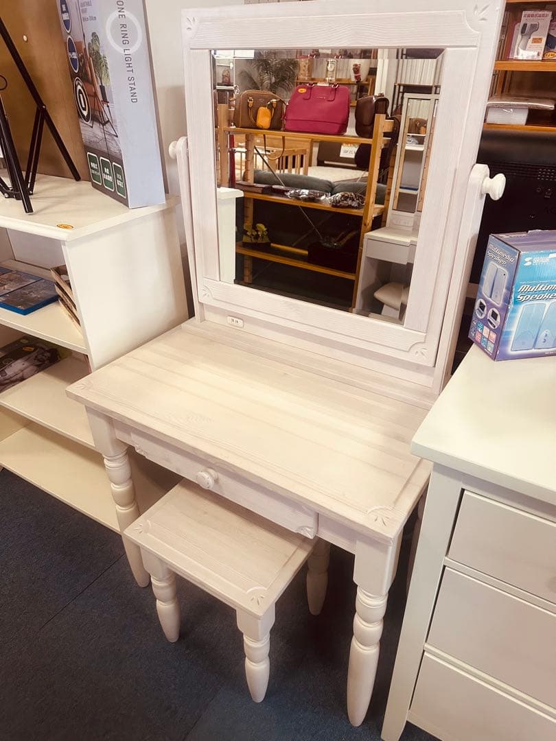 ホワイト木製ドレッサー 引き出し付き