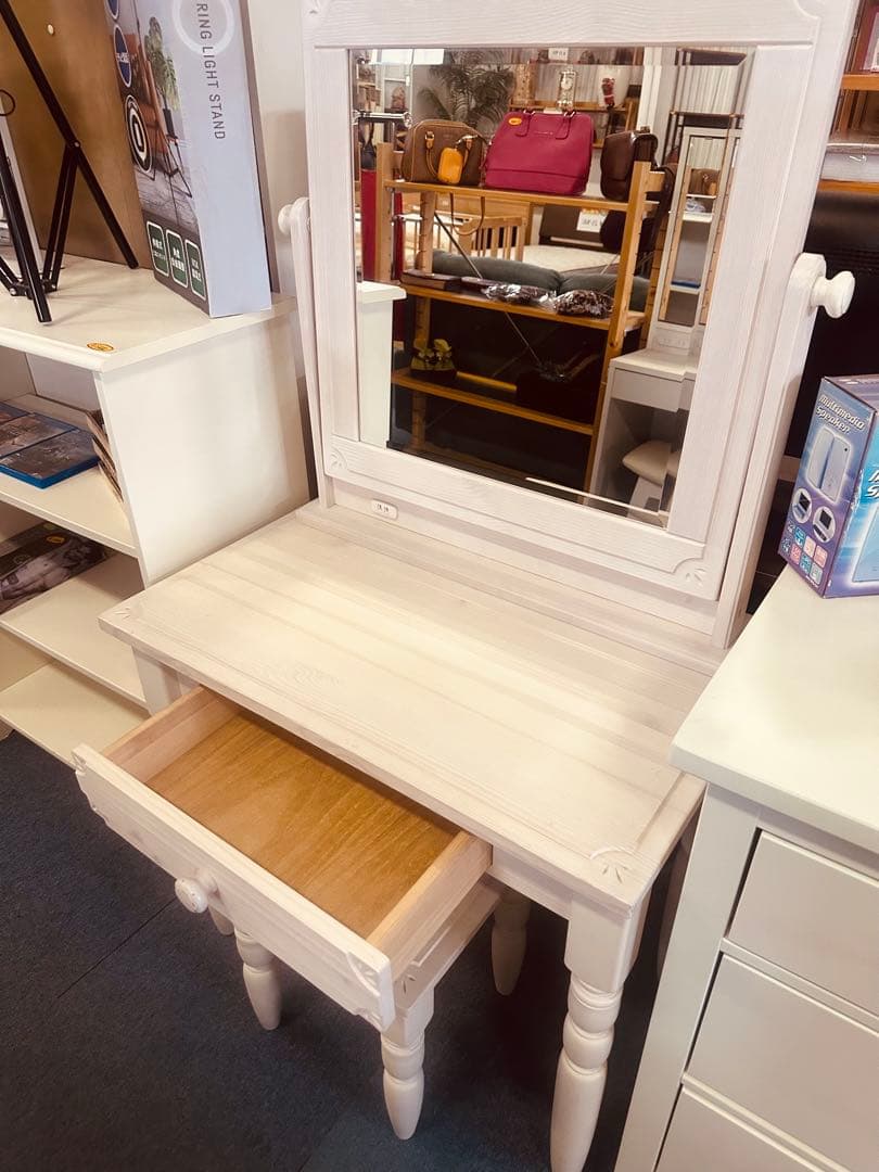 ホワイト木製ドレッサー 引き出し付き