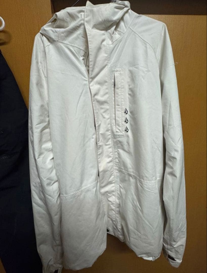 定価9万円『GORE-TEX』スノーボードウェア上のみVOLCOM 白&黒