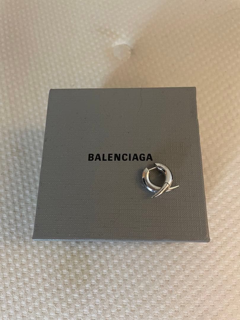 BALENCIAGA ピアス　オンライン限定