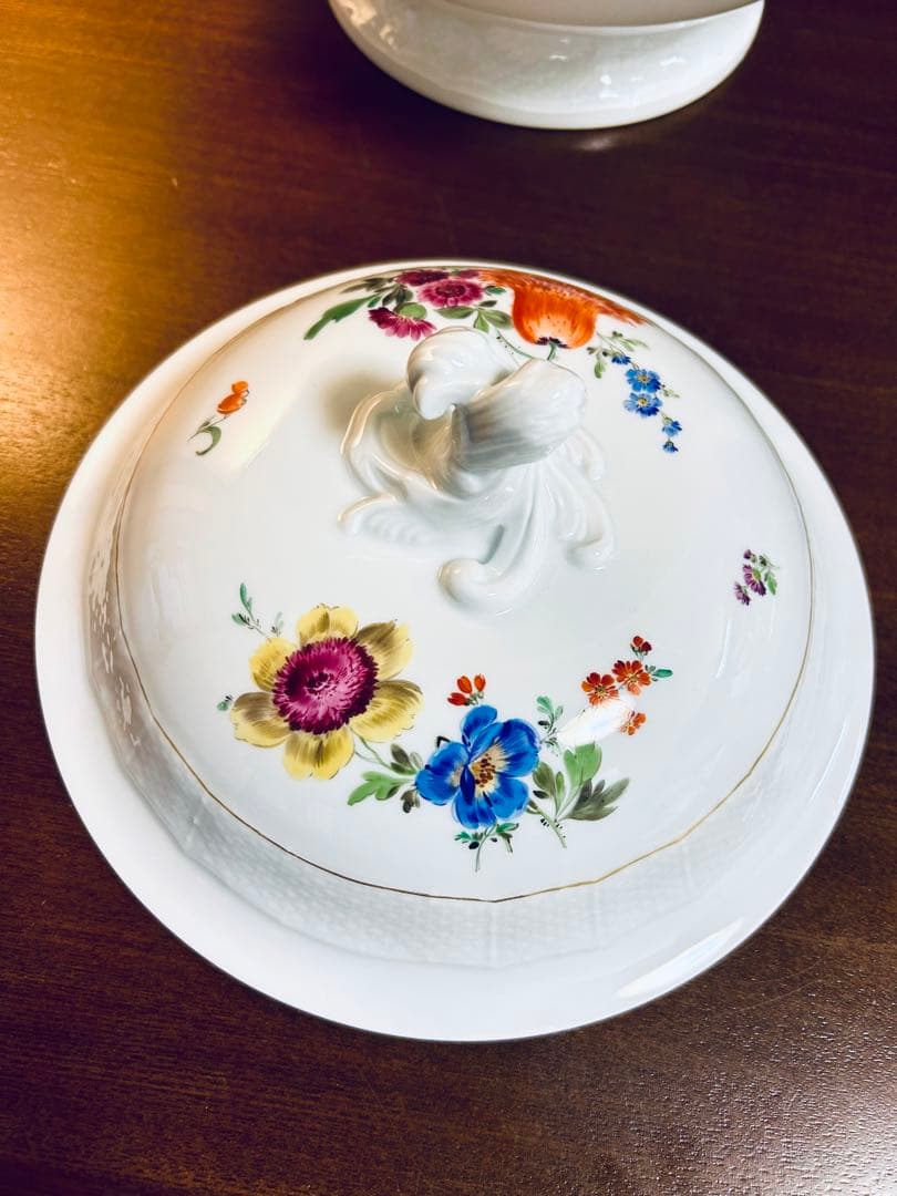 マイセン ノイブランデンシュタイン　レリーフ 三つ花 ベジタブルボウル 蓋付き