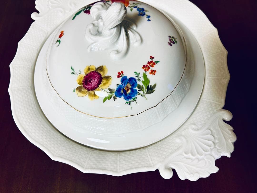 マイセン ノイブランデンシュタイン　レリーフ 三つ花 ベジタブルボウル 蓋付き