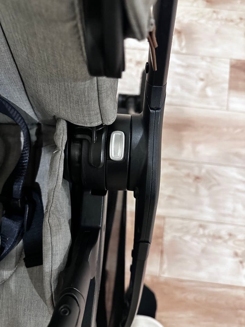 nuna TRIVnext ベビーカー ヌナ トリヴネクスト　グレー