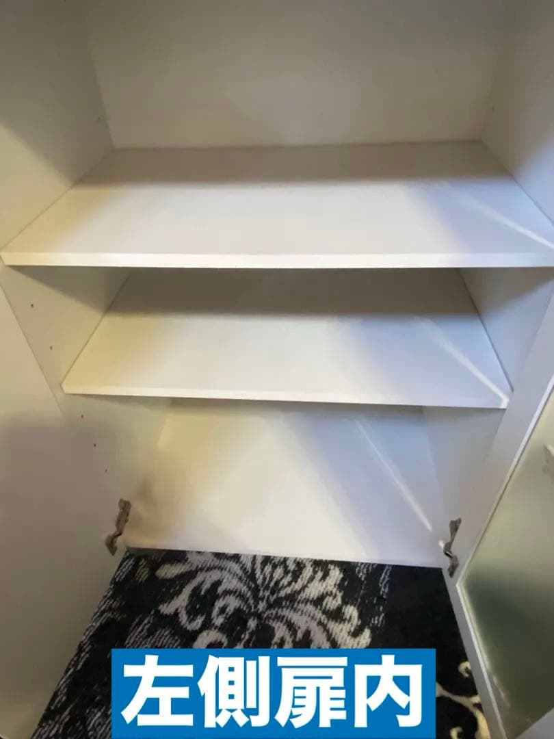 ロココ仕様♦️中央ガラス扉 ホワイト＆シルバー 高級 キャビネット♦️大容量♦️送料込