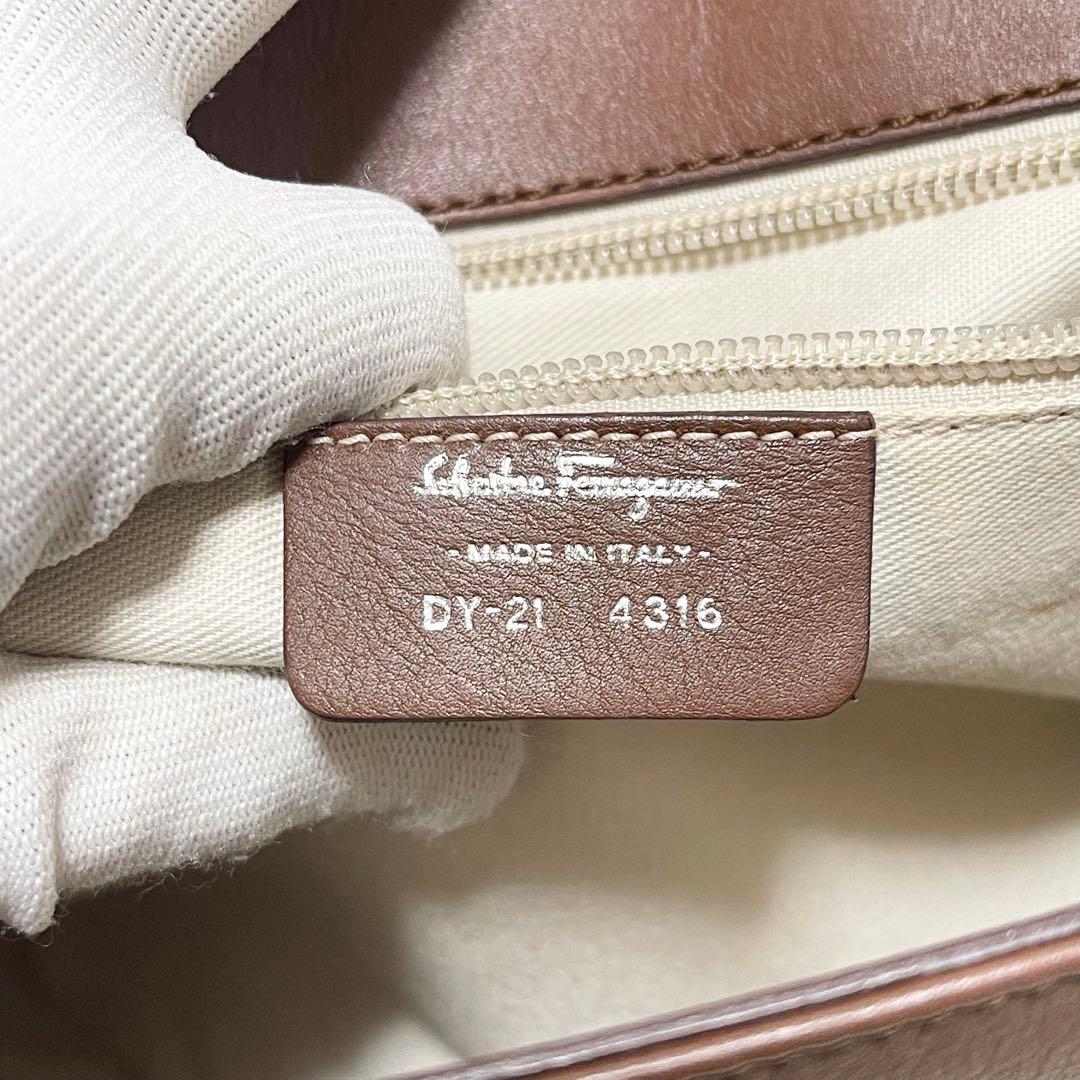 【美品】フェラガモ　トートバッグ　レザー　茶　ガンチーニ　ロゴ金具　刻印