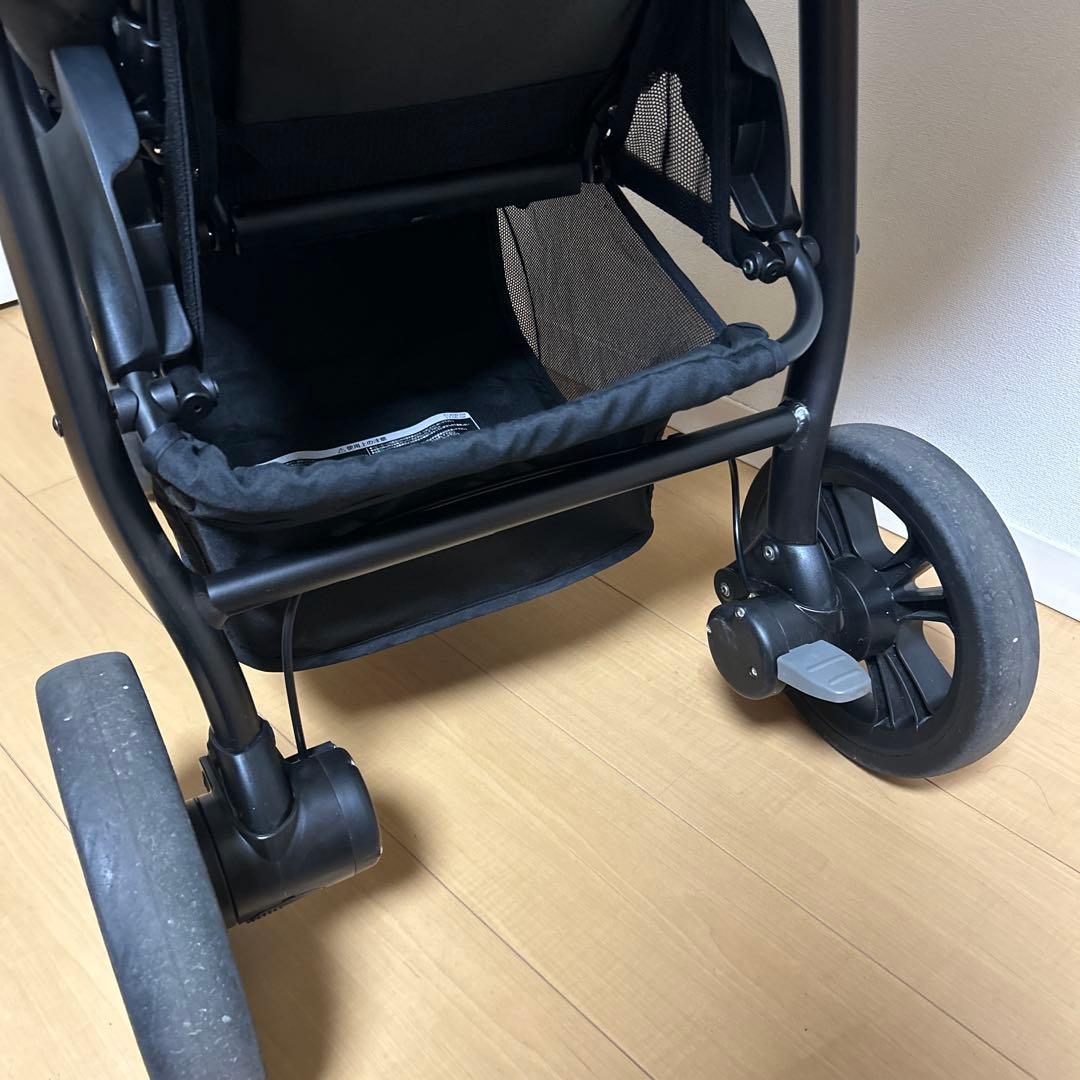 【送料無料】 Joie ライトトラックス4 コール 生後１ヶ月～