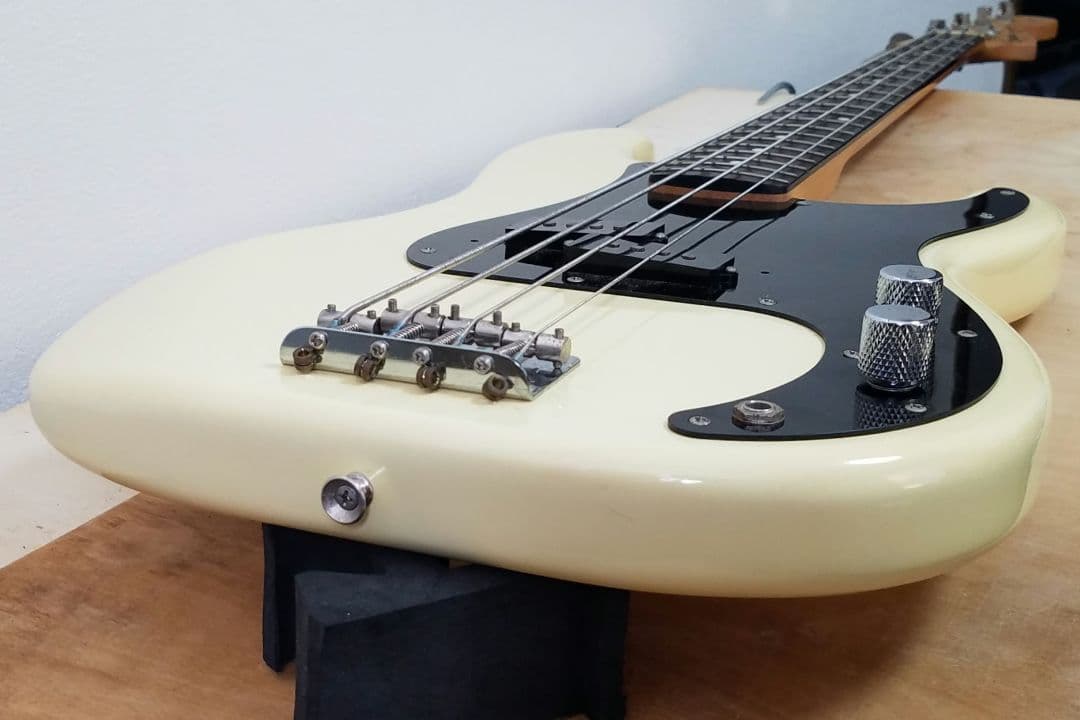 日本製 Squier by Fender プレシジョンベース