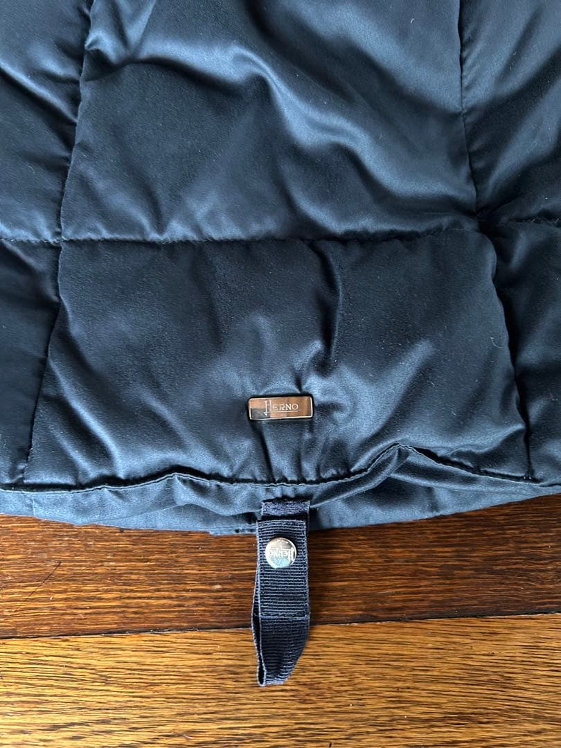 HERNO ヘルノ ノーカラー　ダウンジャケット ネイビー 42