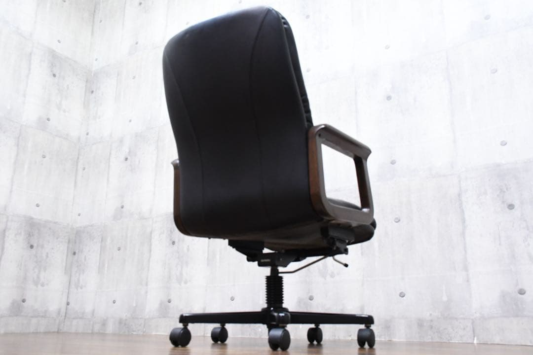 FAC52 カリモク デスクチェア エグゼクティブチェア レザー/本革張り 黒革