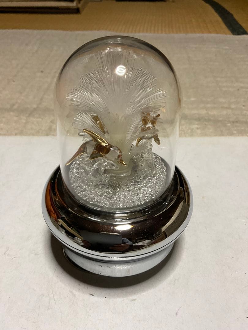 光を放つオルゴールディスプレイ。三協商事株式会社【曲／世界に一つだけの花】。