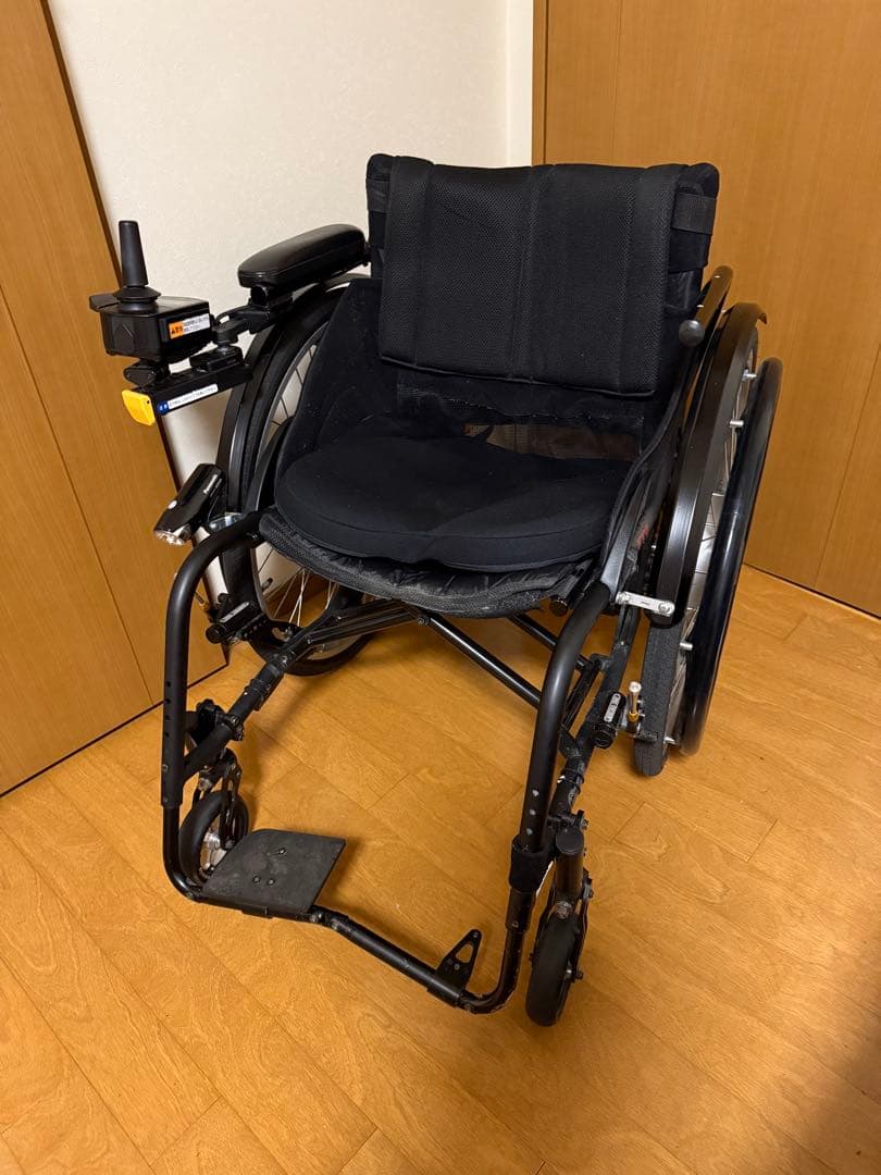 折りたたみ電動車椅子 黒 スポークホイール