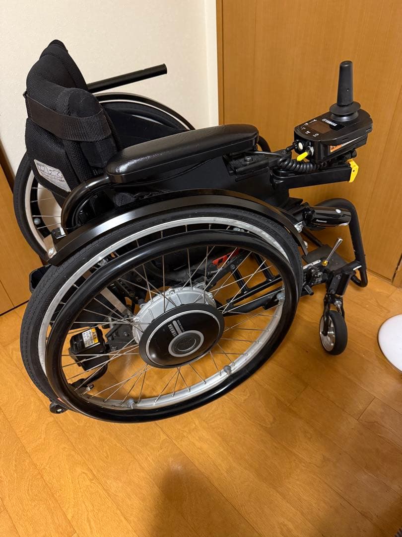 折りたたみ電動車椅子 黒 スポークホイール