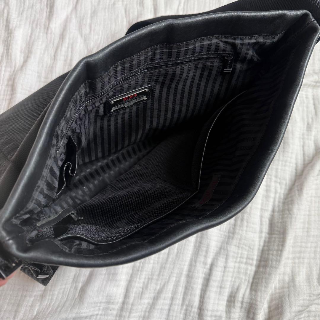 美品☆TUMI/メッセンジャーバッグ/ショルダーバッグ/レザー/A4 PC収納可