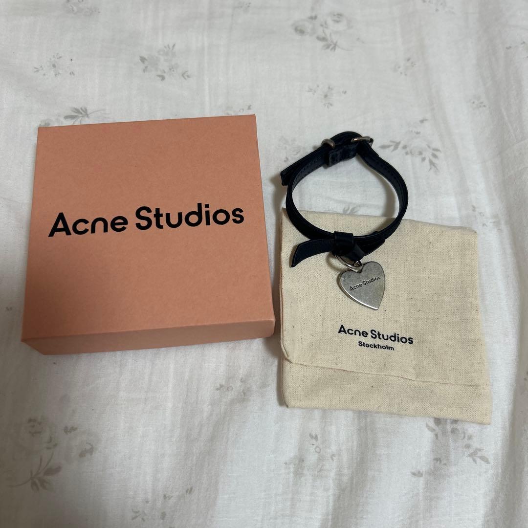 Acne Studios ハートチャームレザーブレスレット