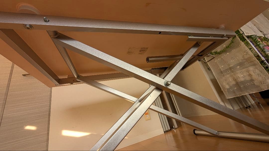 ニトリガラス昇降テーブル　ダイニングテーブル