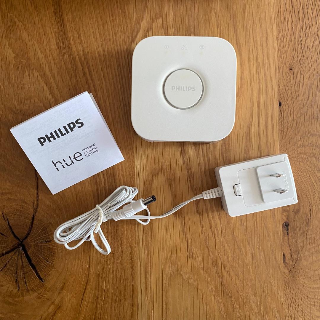 Philips Hue Starter Kit A60 電球3個+ブリッジ付き
