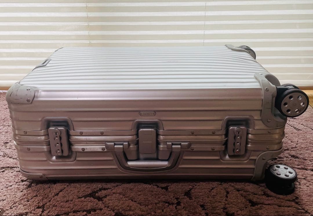 RIMOWA リモワ TOPAS トパーズ4輪 63L キャリーケース　シルバー