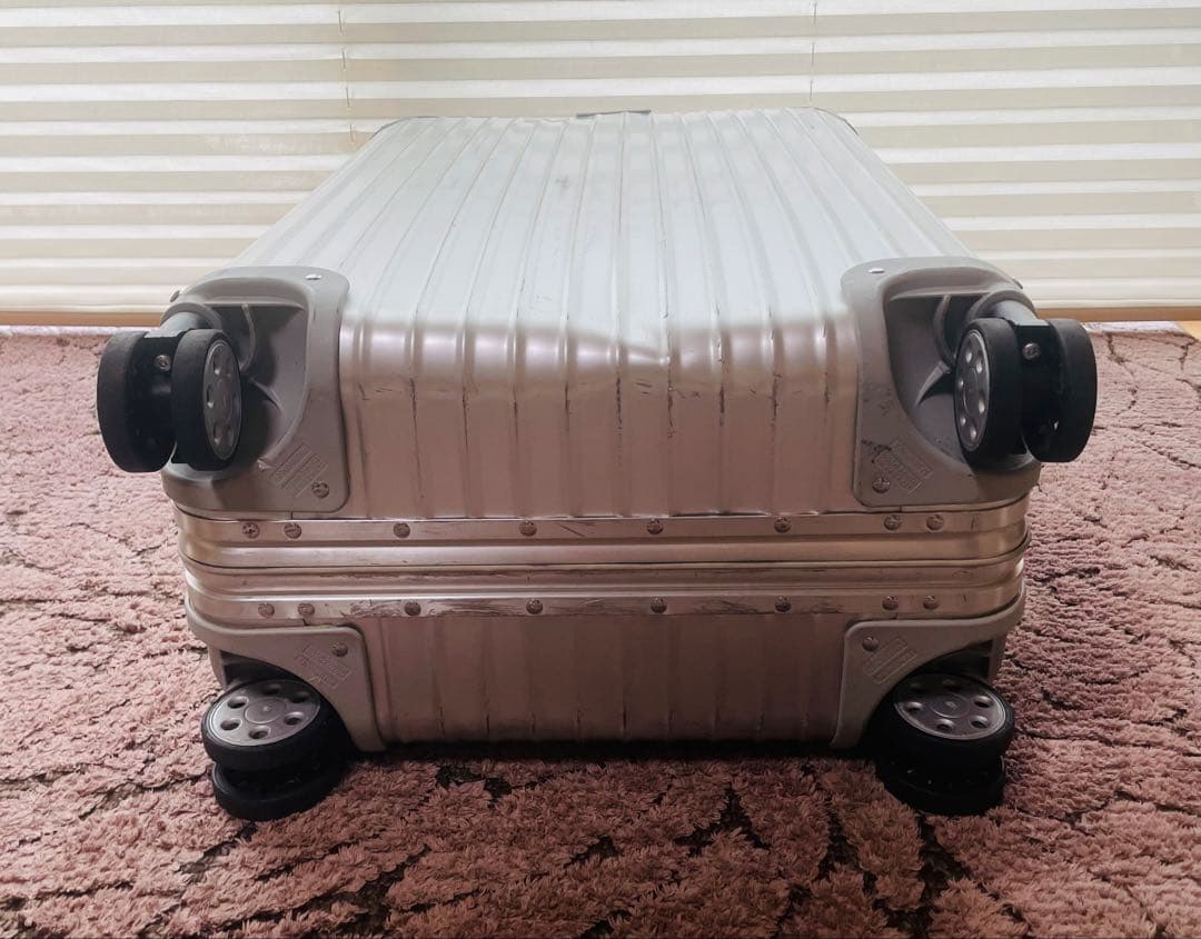 RIMOWA リモワ TOPAS トパーズ4輪 63L キャリーケース　シルバー
