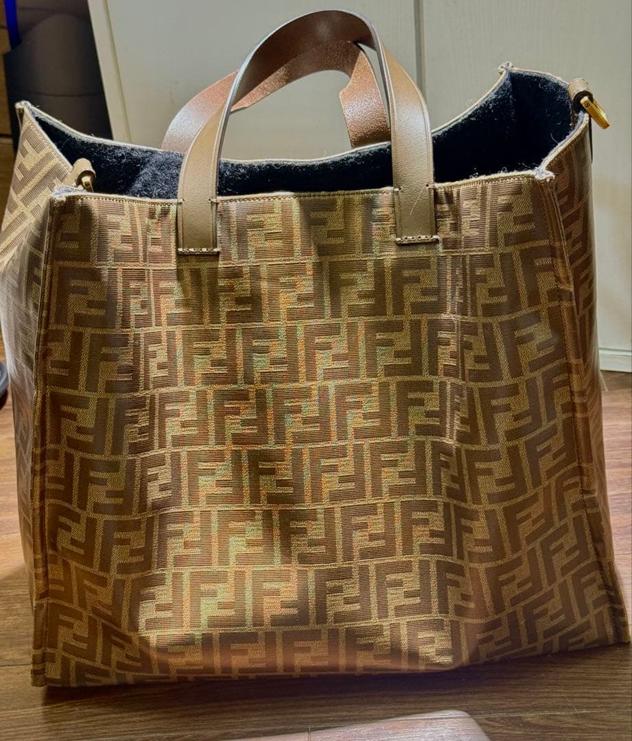 FENDI BIGサイズトートバッグ ブラウン