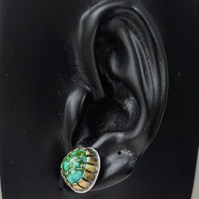 ハンドメイドのターコイズピアス　片耳用　インディアンジュエリー風