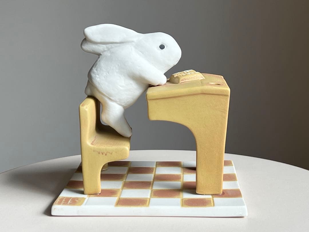 The Pupil 生徒 うさぎのフィギュア ヘルヤ アラビア 2