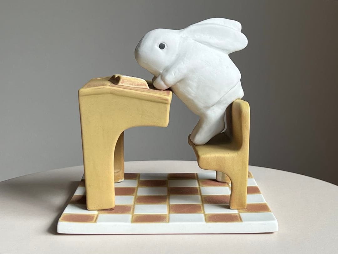 The Pupil 生徒 うさぎのフィギュア ヘルヤ アラビア 2