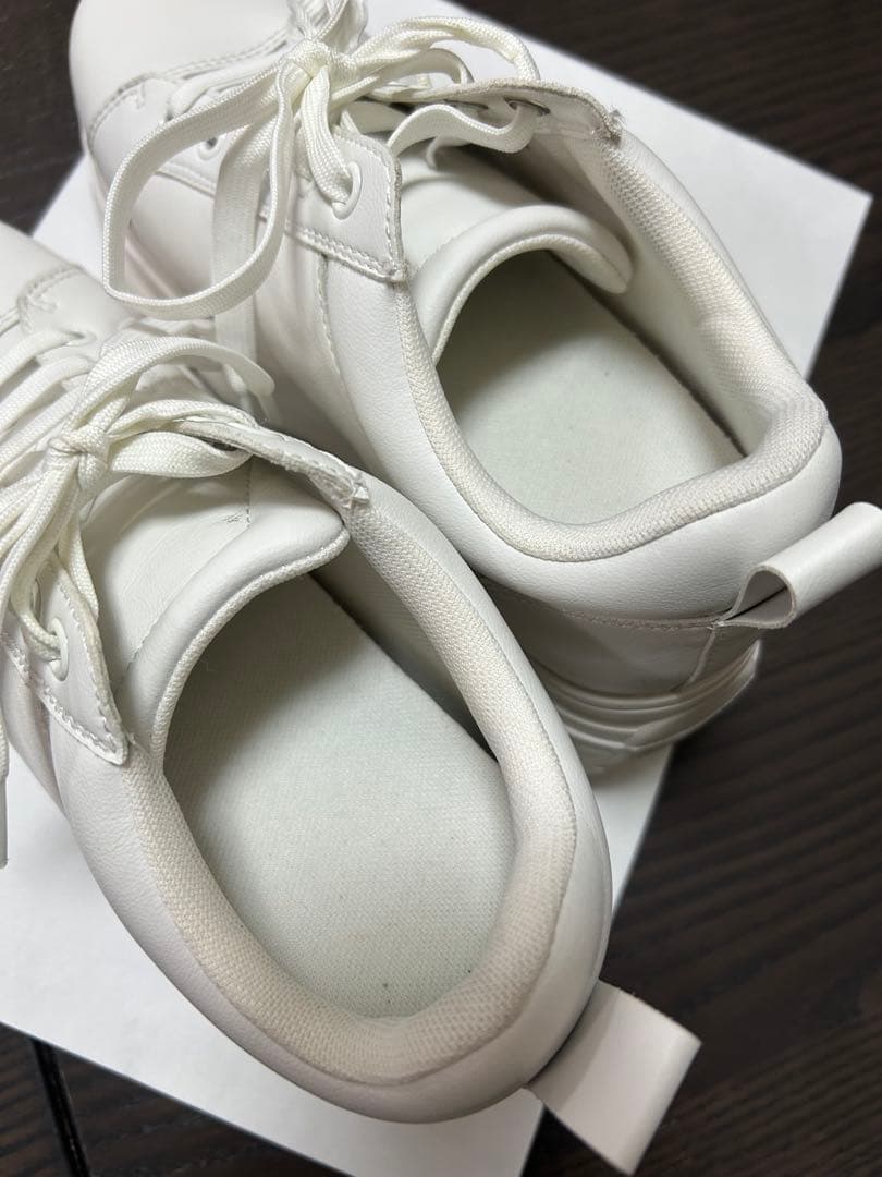 鈴木亜美 ホワイト 厚底 スニーカー