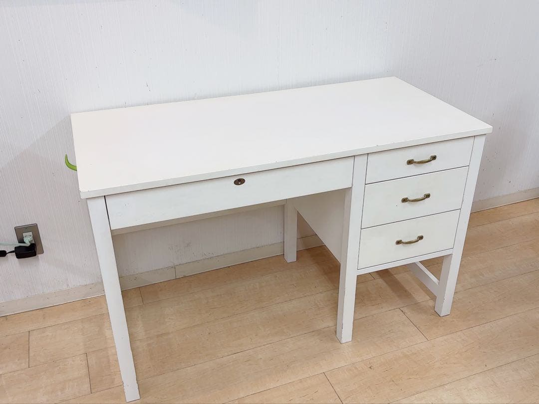 ホワイト木製デスク 3引き出し付き