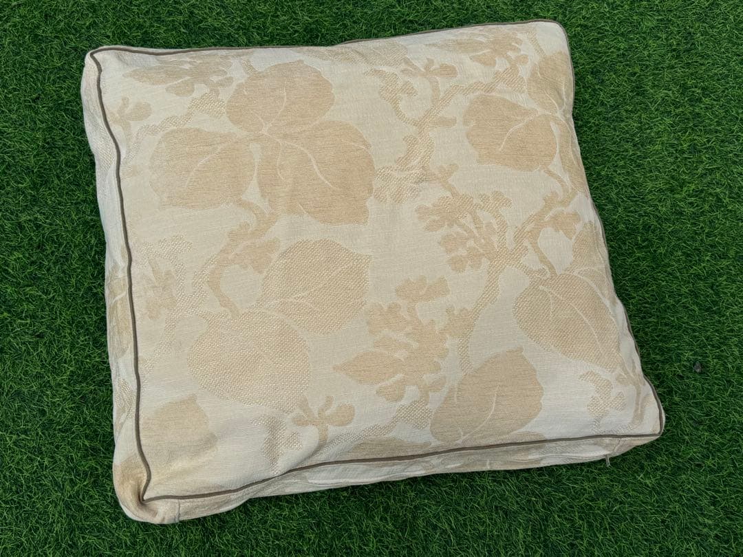 アルフレックス　ソーナ　パイピング　フェザー　羽毛　クッション　柄　ボタニカル