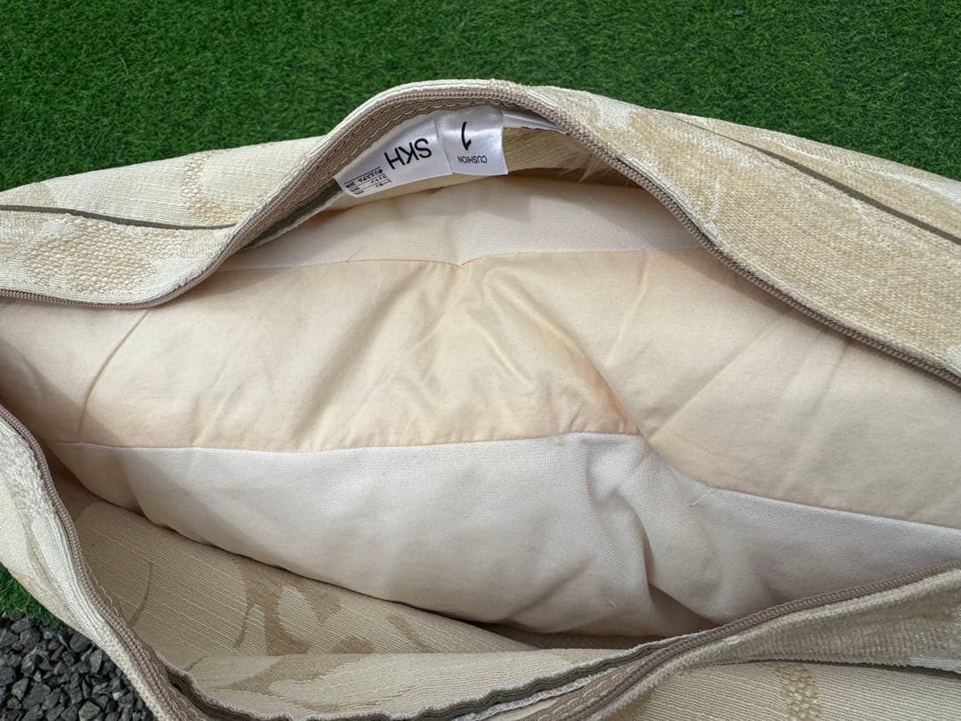 アルフレックス　ソーナ　パイピング　フェザー　羽毛　クッション　柄　ボタニカル