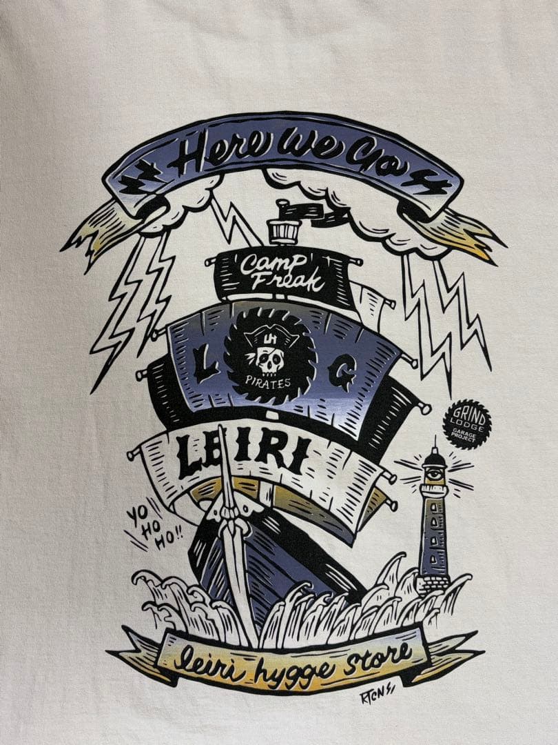 grindlodge × leiri hygge store Tシャツ