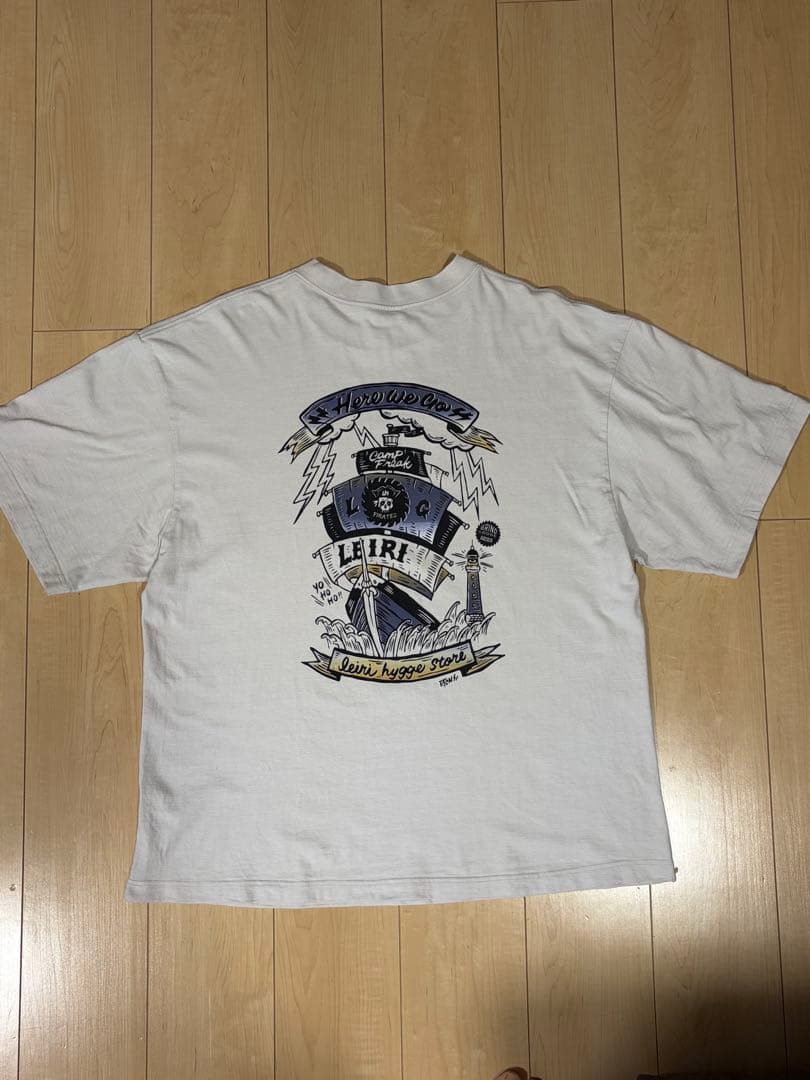 grindlodge × leiri hygge store Tシャツ