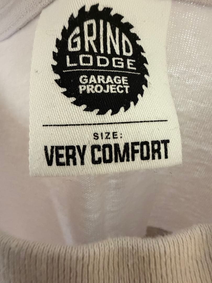 grindlodge × leiri hygge store Tシャツ