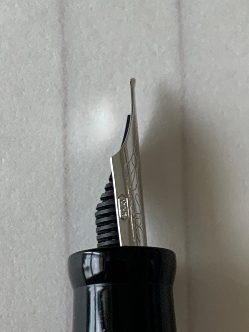 Delta（デルタ） 限定 シルバー 万年筆 18K