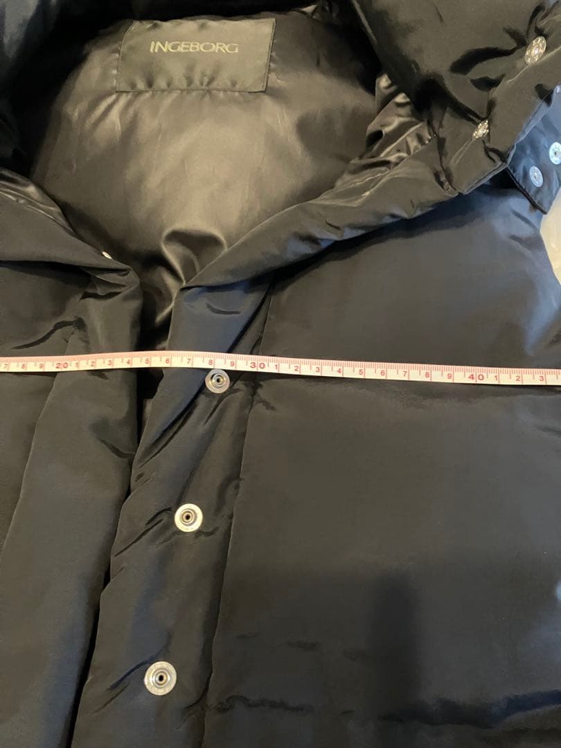 インゲボルグ　ファー付きブラックダウンベスト