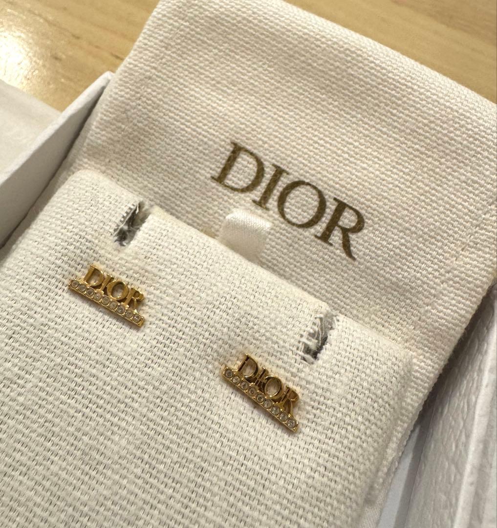 Dior ロゴデザイン ピアス　ラインストーン