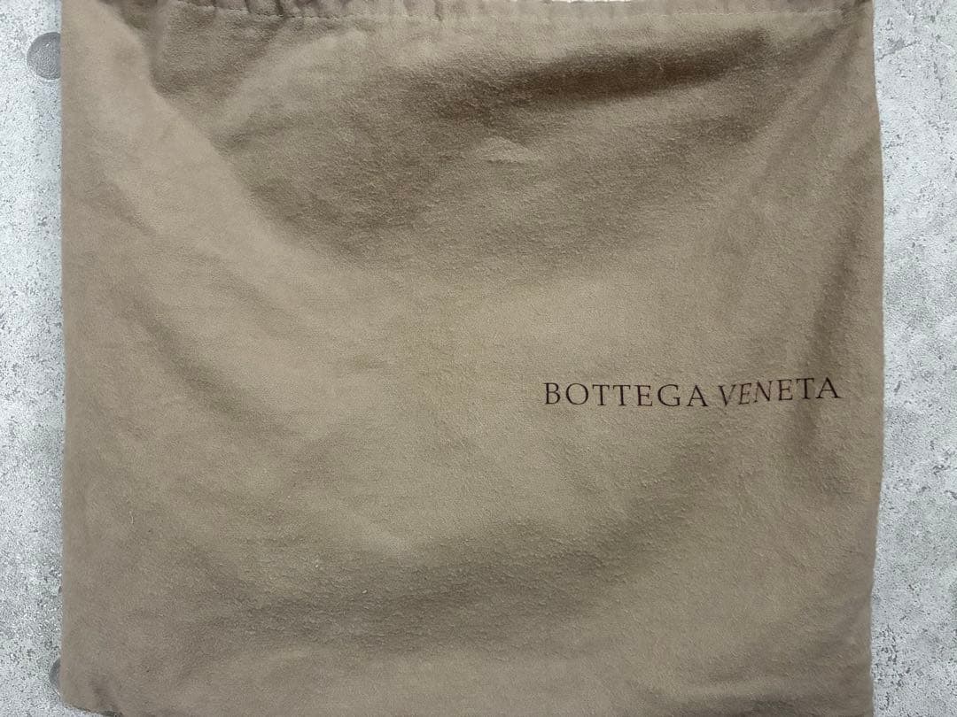 [美品]ボッテガヴェネタイントチャートメッセンジャーバック希少アイボリー