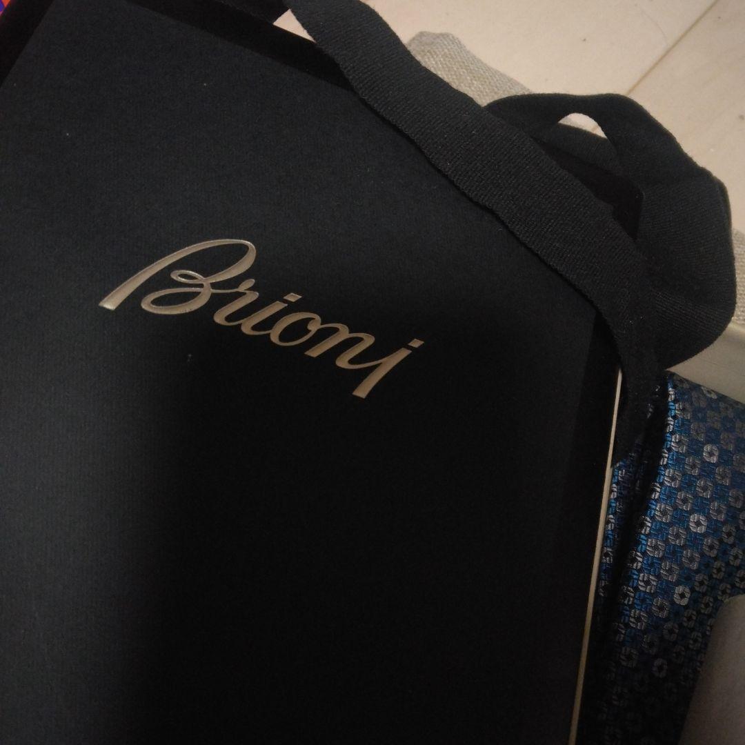 ss54000円の品　新品未使用　箱、ショッパー付き　Brioni