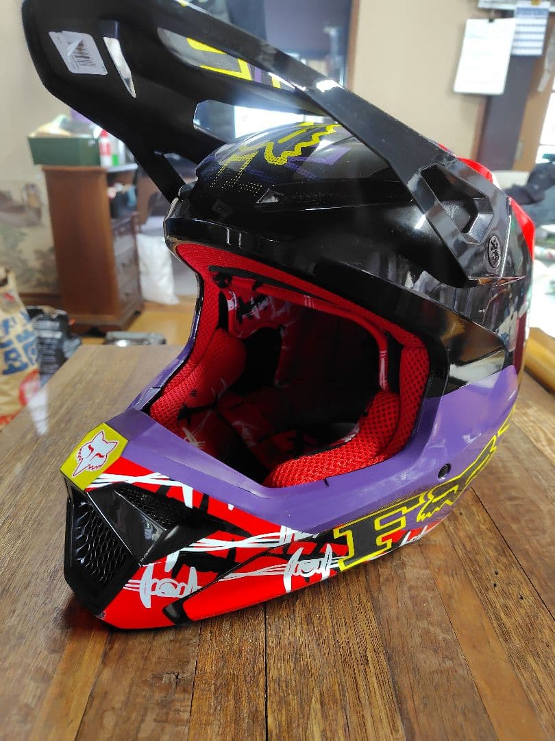 （XL61〜62cm）FOX V1 ヘルメット　バーブドワイヤー 傷あり