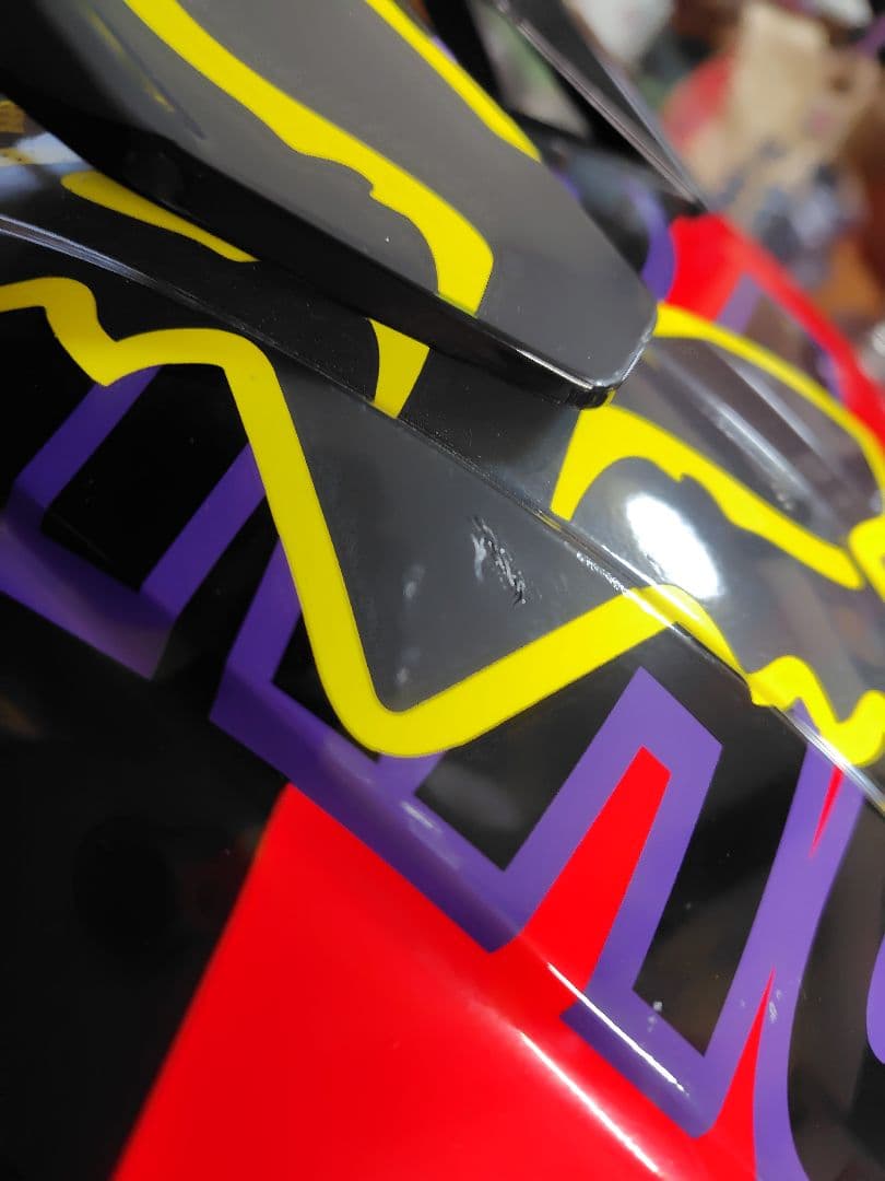 （XL61〜62cm）FOX V1 ヘルメット　バーブドワイヤー 傷あり